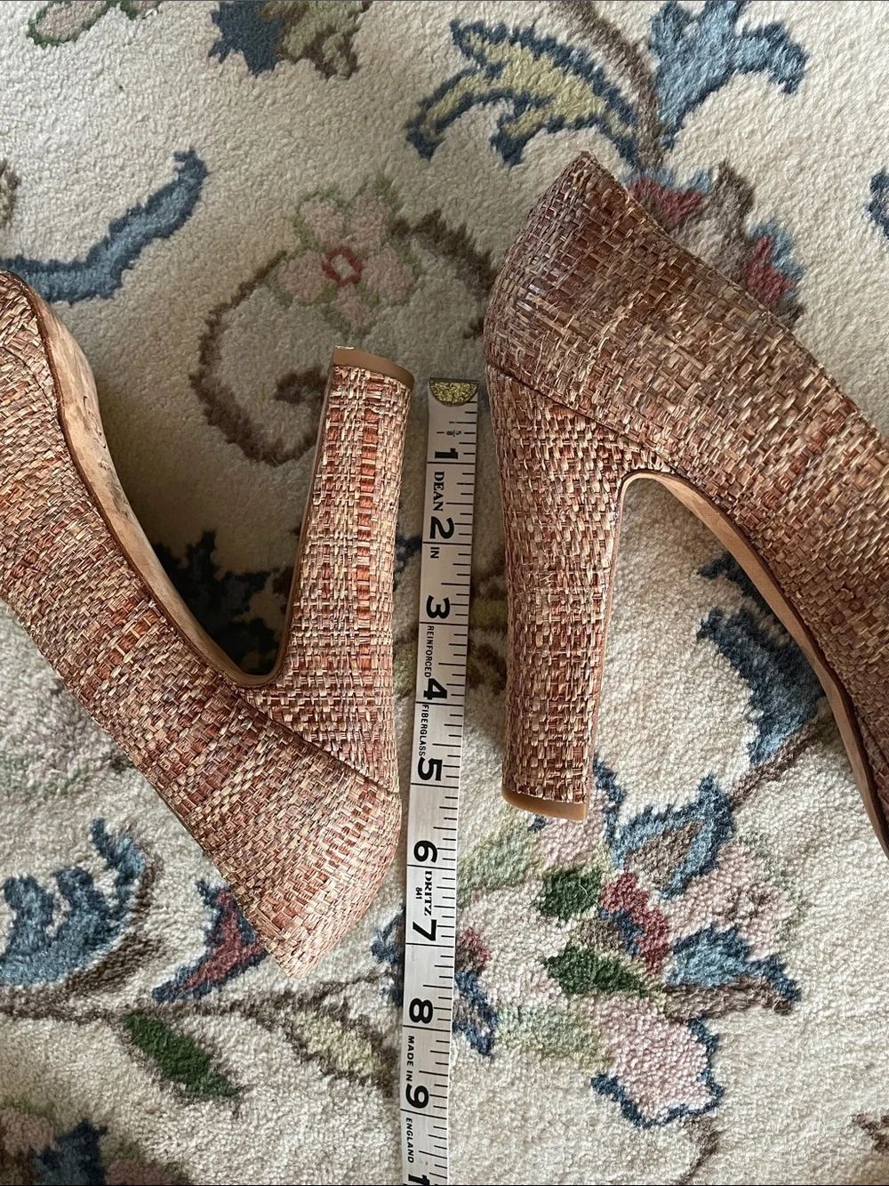 CHANEL Two-Tone Beige and Metallic Cap-Toe tweed heels 38 1/2 38.5